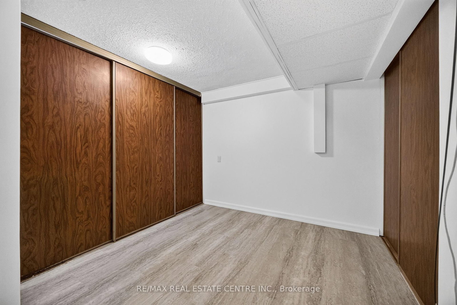 309 Lasalle Avenue • Oshawa, ON photo 38