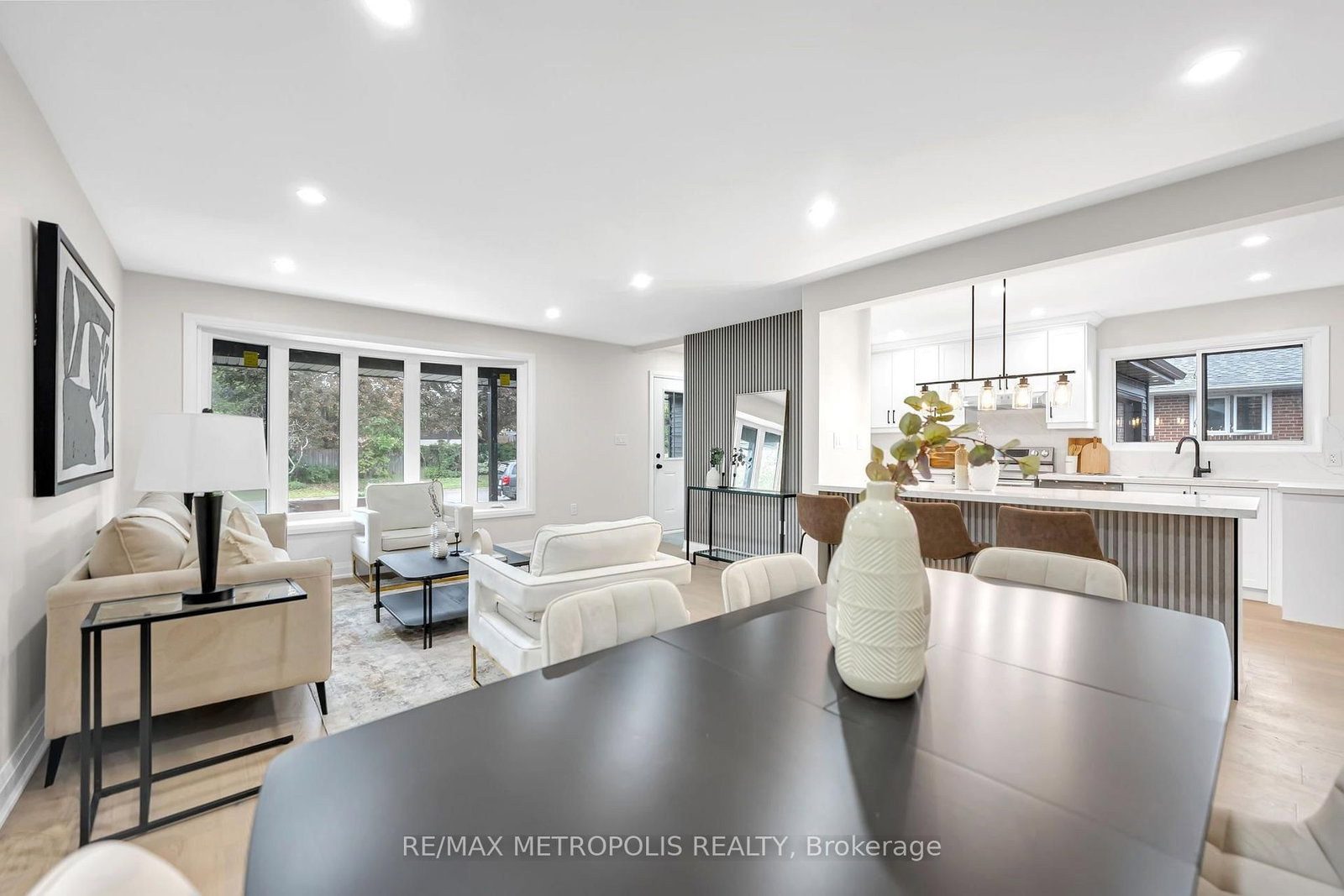 205 Clemence Avenue • Whitby, ON photo 10