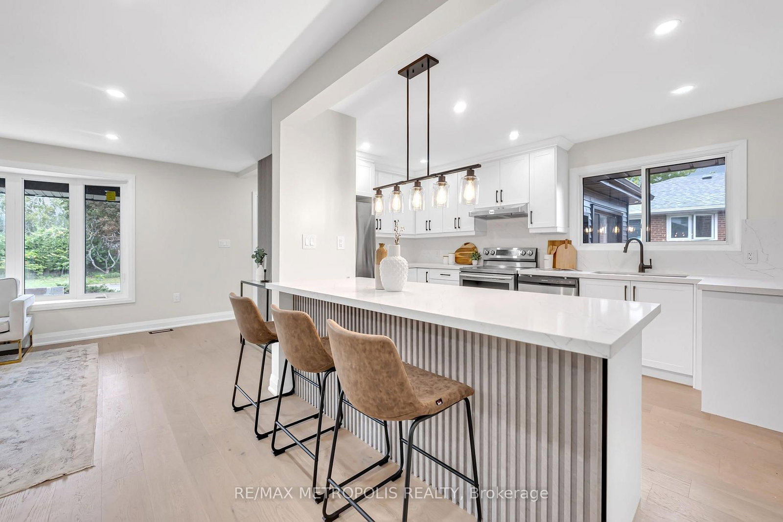205 Clemence Avenue • Whitby, ON photo 12