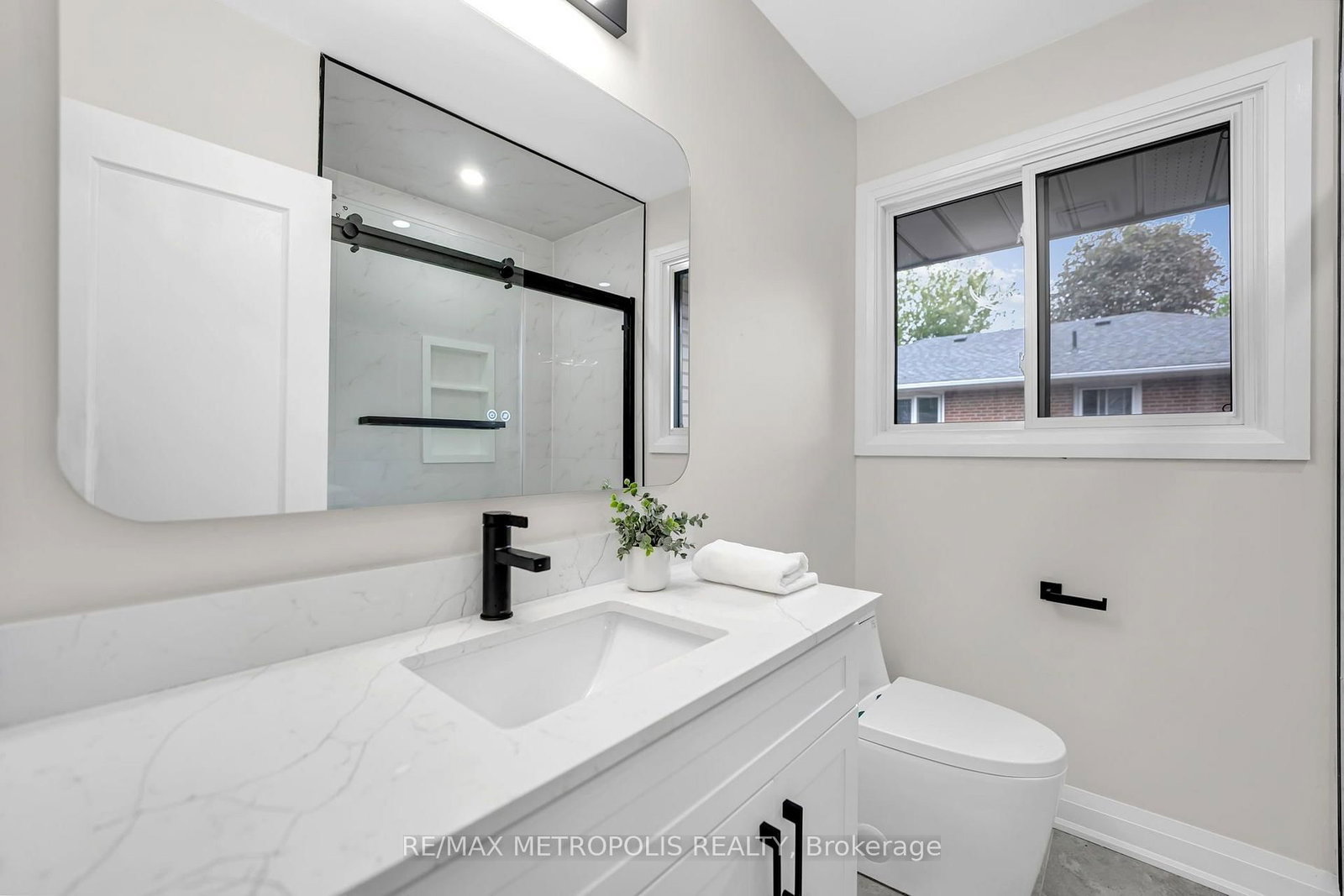 205 Clemence Avenue • Whitby, ON photo 16