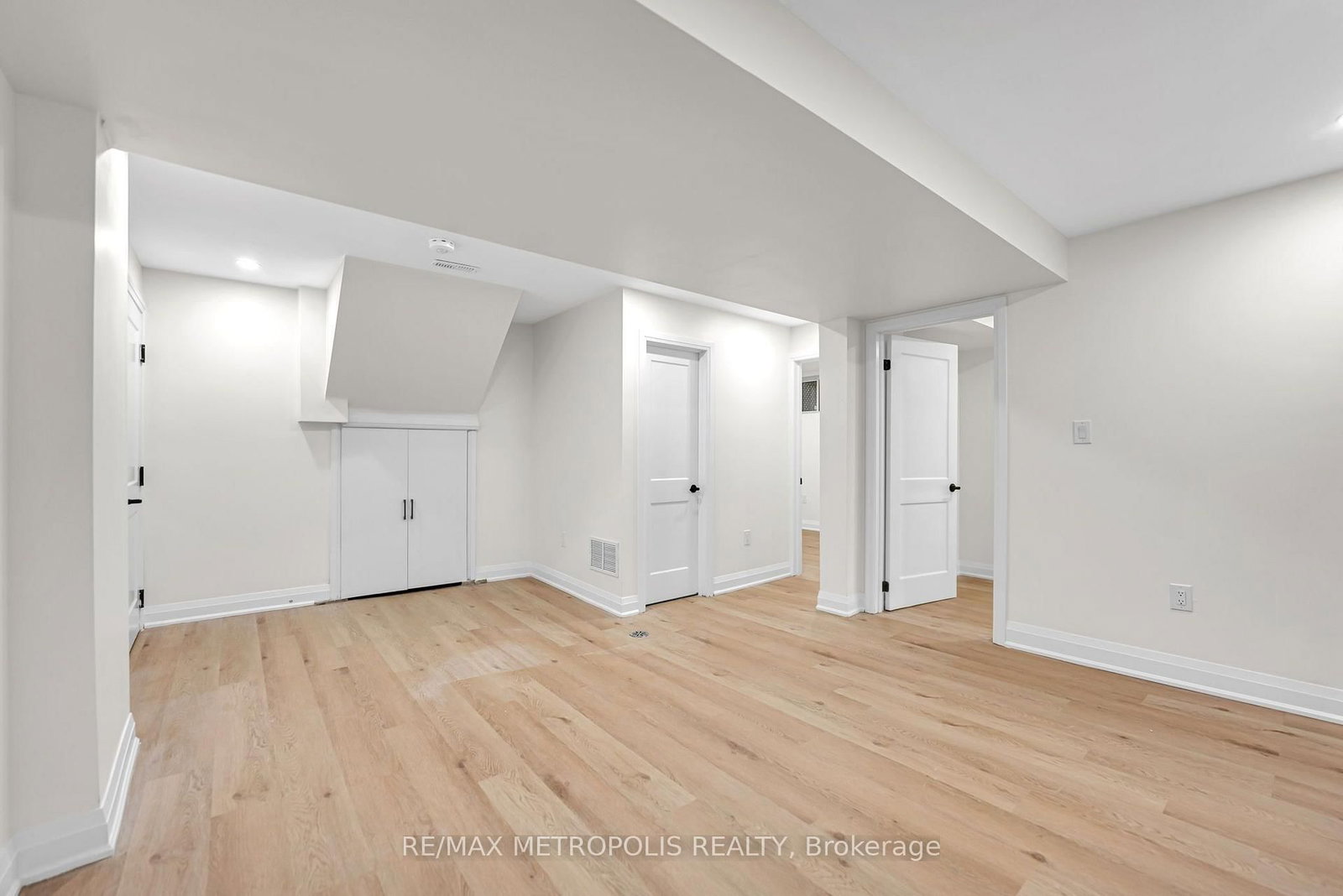 205 Clemence Avenue • Whitby, ON photo 23