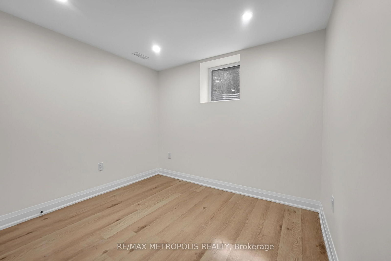 205 Clemence Avenue • Whitby, ON photo 24