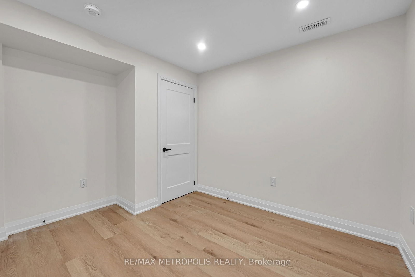 205 Clemence Avenue • Whitby, ON photo 26
