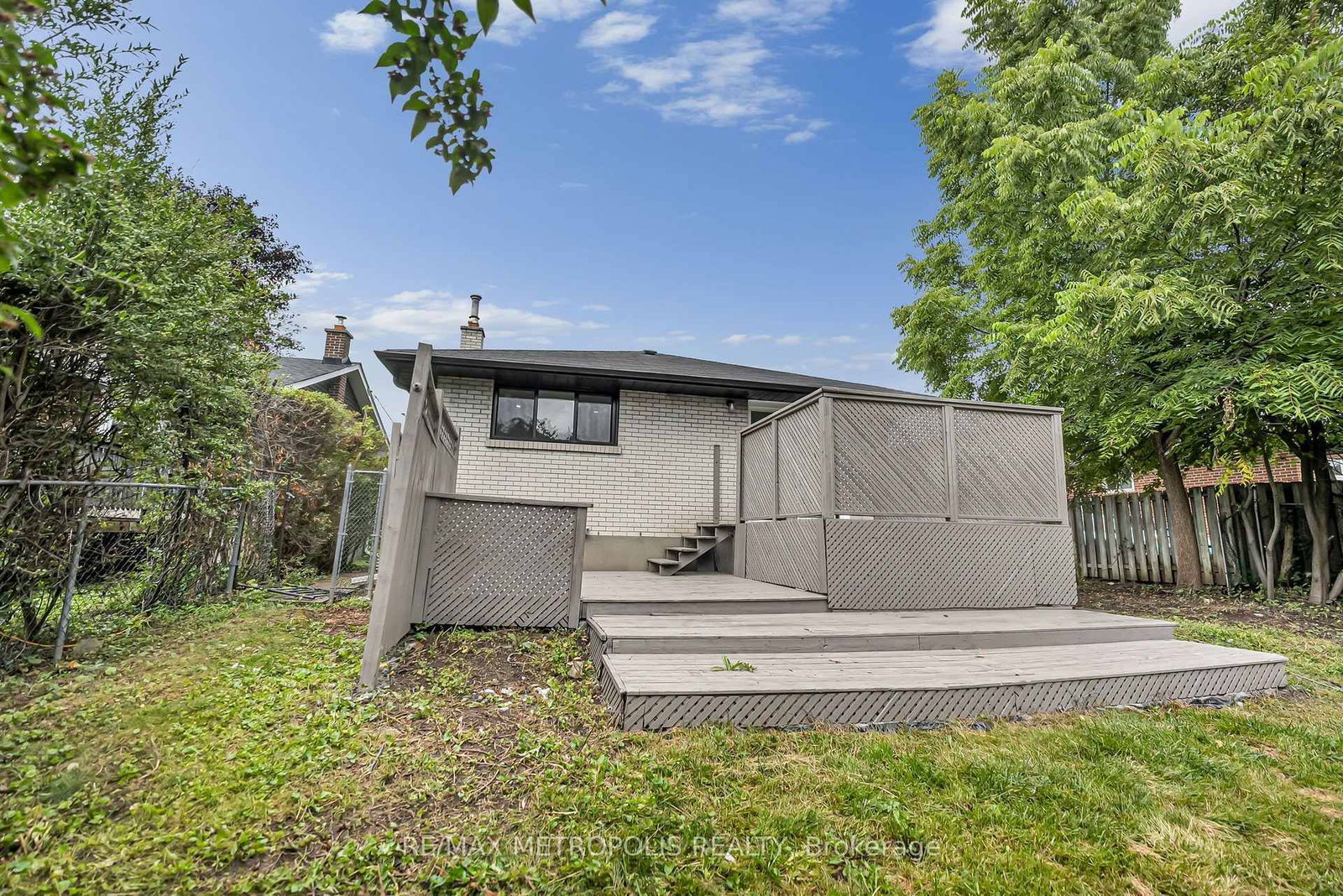 205 Clemence Avenue • Whitby, ON photo 37