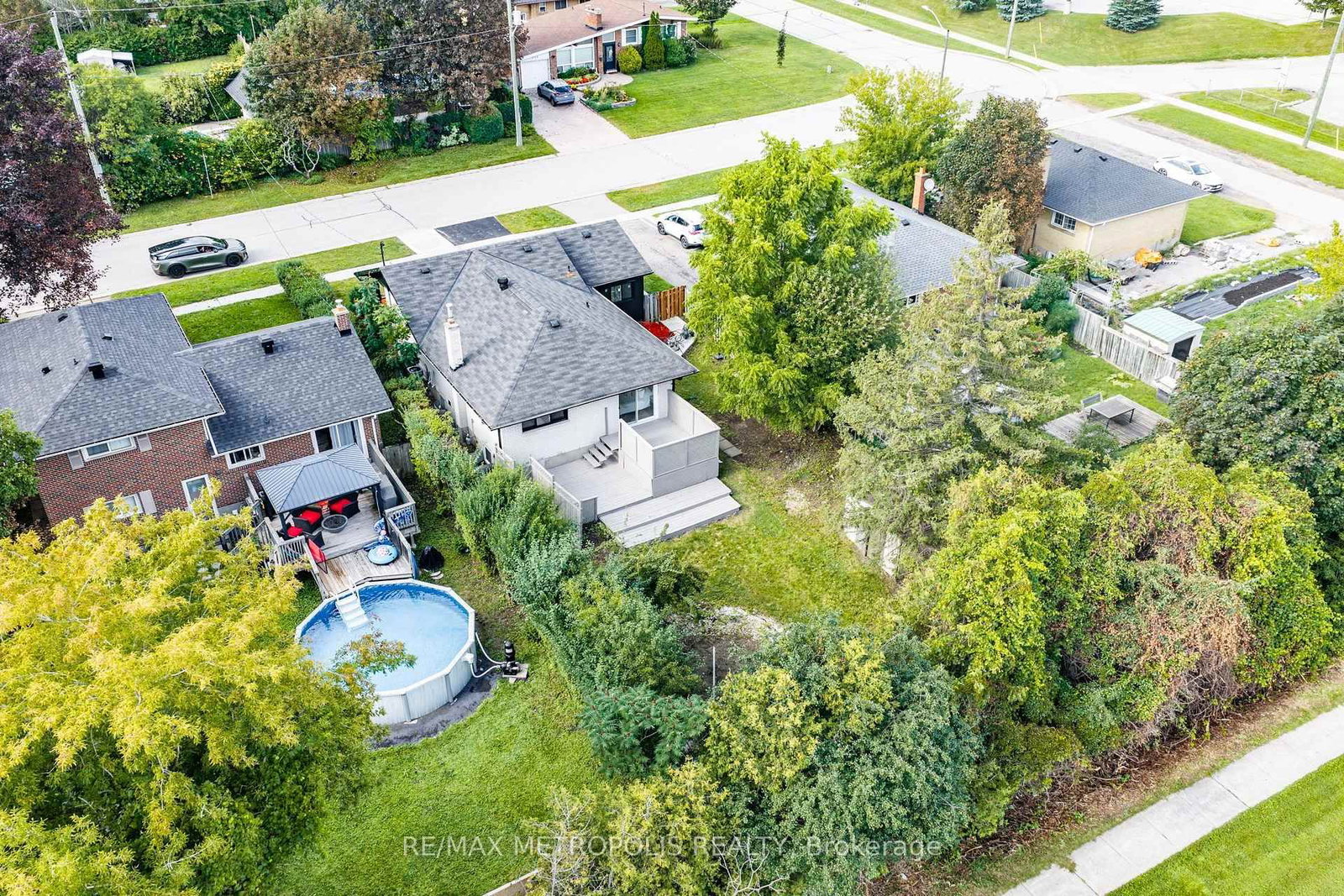 205 Clemence Avenue • Whitby, ON photo 38