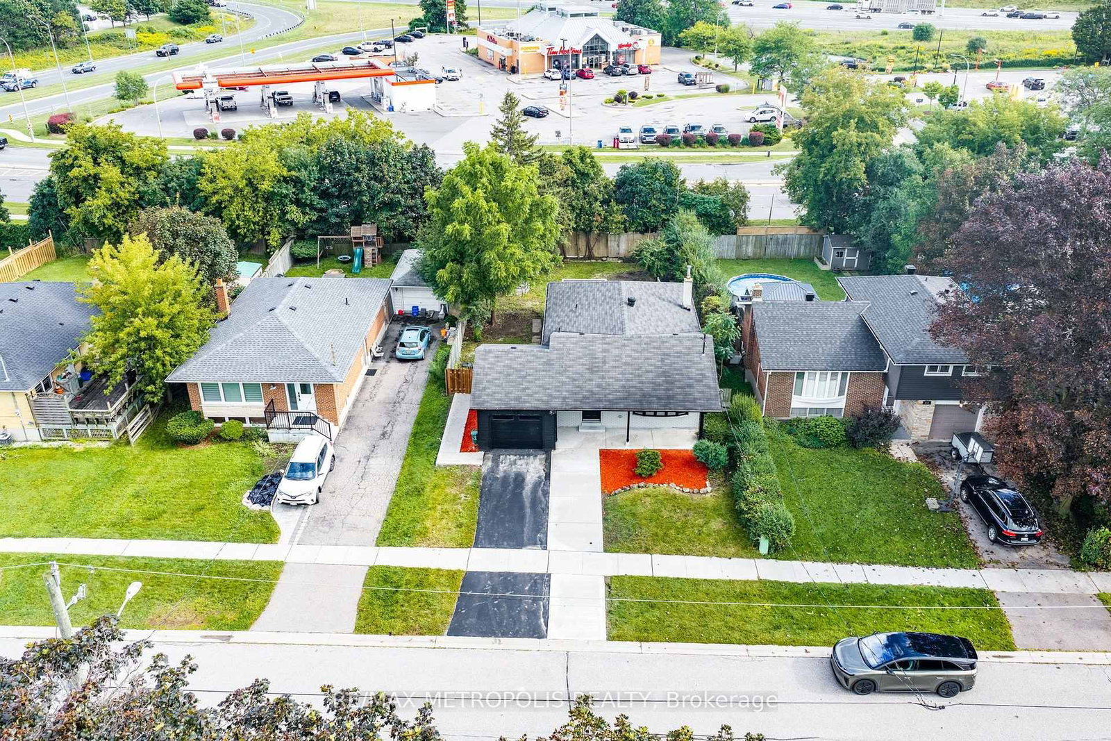 205 Clemence Avenue • Whitby, ON photo 4