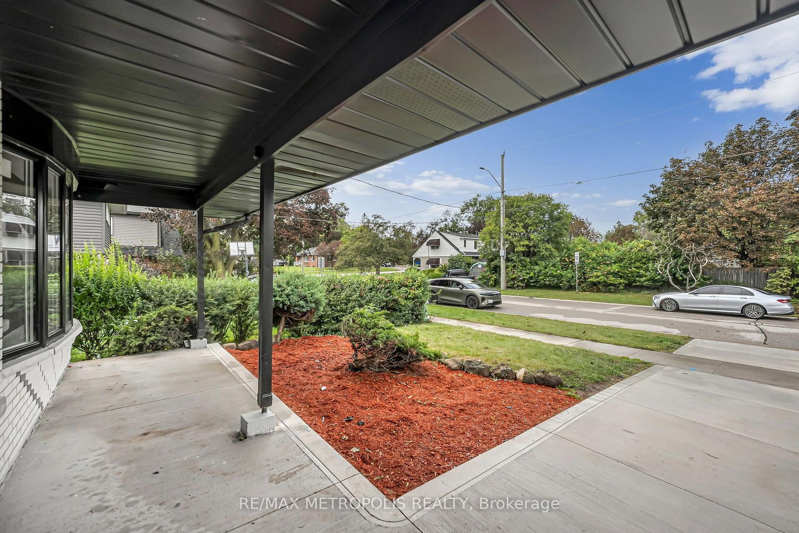 205 Clemence Avenue • Whitby, ON photo 5