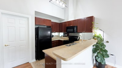 111 Civic Centre Drive • Whitby, ON photo 6