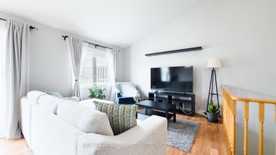 111 Civic Centre Drive • Whitby, ON photo 9