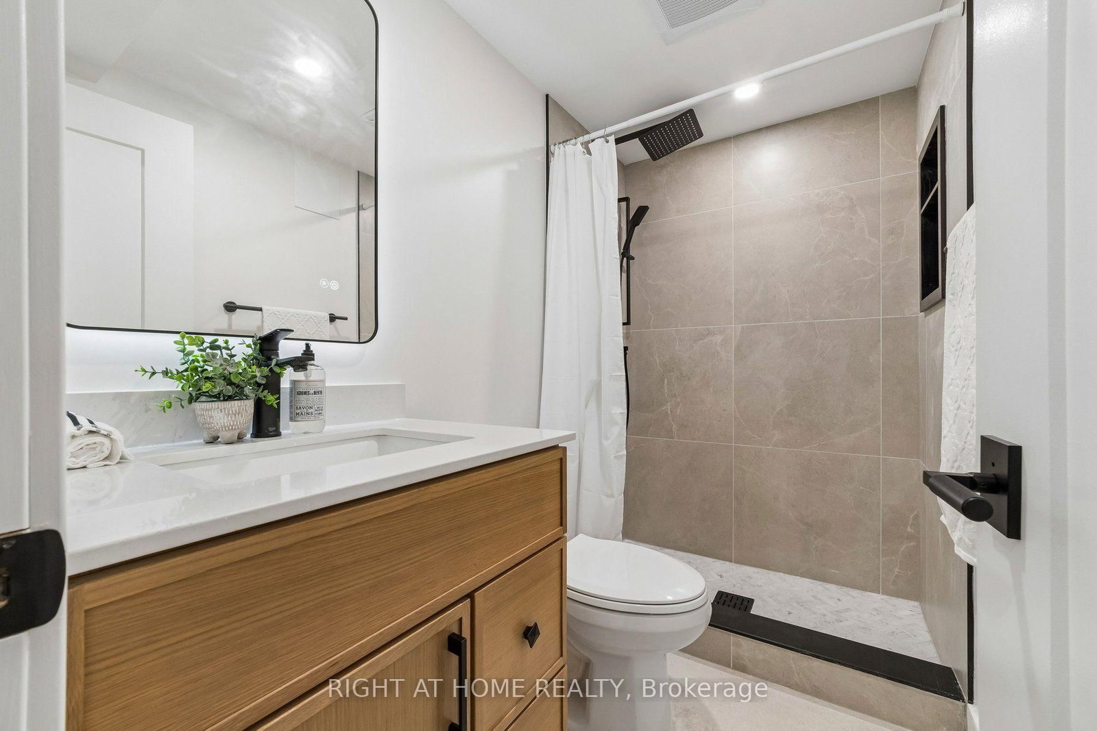16 Ian Fleming Crescent • Whitby, ON photo 22