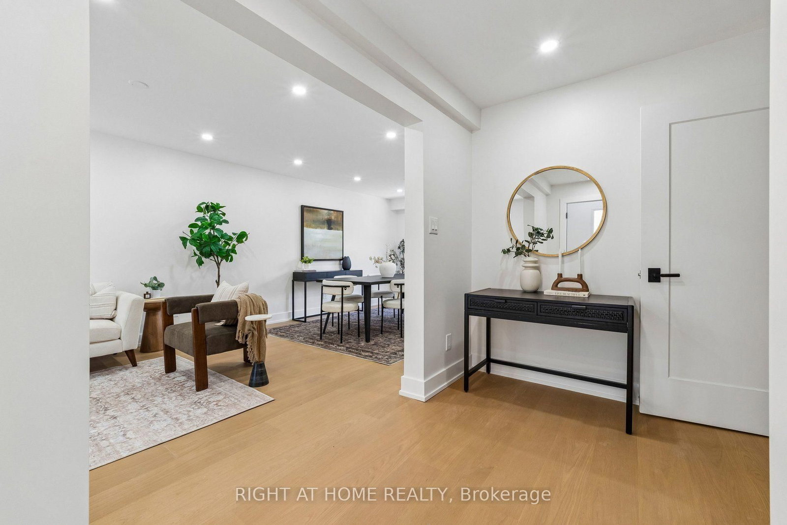 16 Ian Fleming Crescent • Whitby, ON photo 3