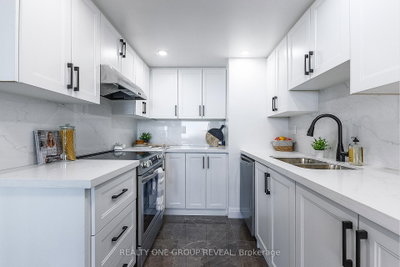 1509 - 121 Ling Rd - Photo 1