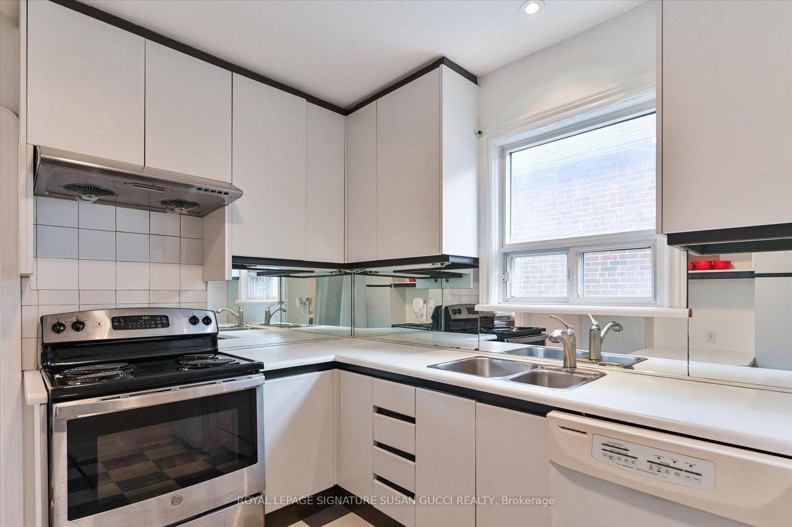 292 Glebemount Avenue • Toronto, ON photo 11