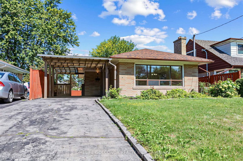 9 Moorecroft Crescent