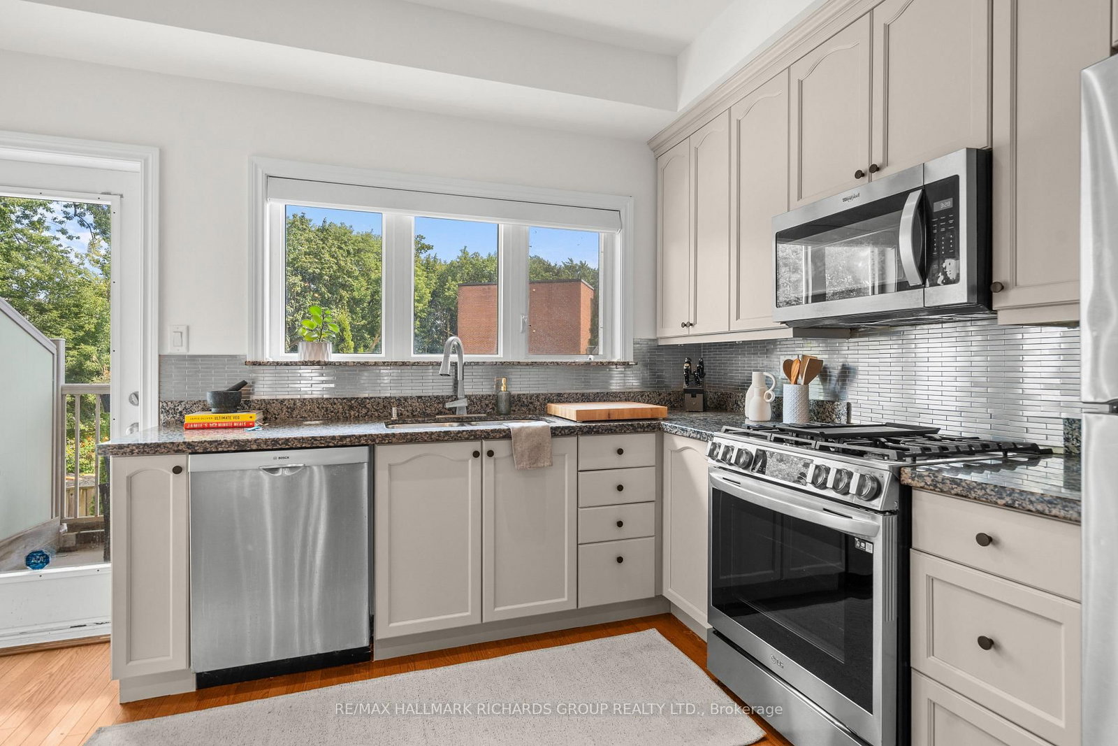 287 Kingston Road • Toronto, ON photo 9