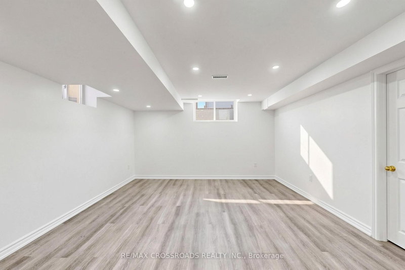 2385 Dress Circle Crescent
