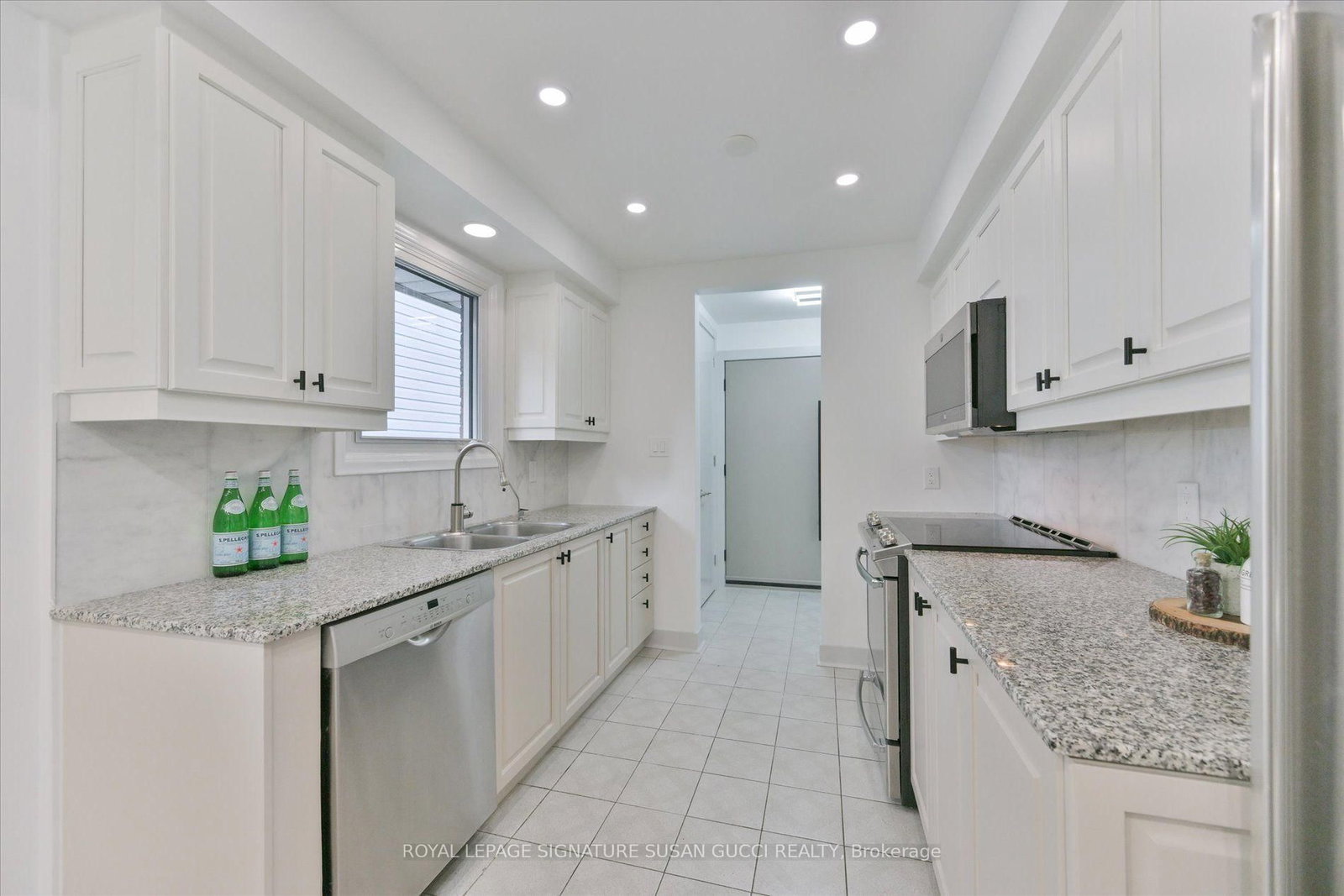 16 Squires Avenue • Toronto, ON photo 14