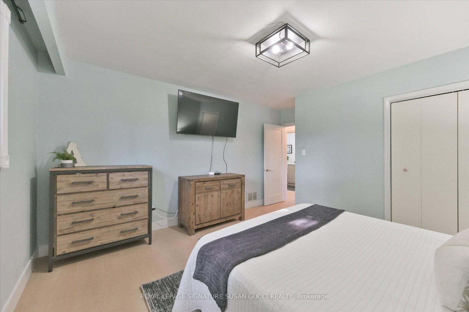 16 Squires Avenue • Toronto, ON photo 22