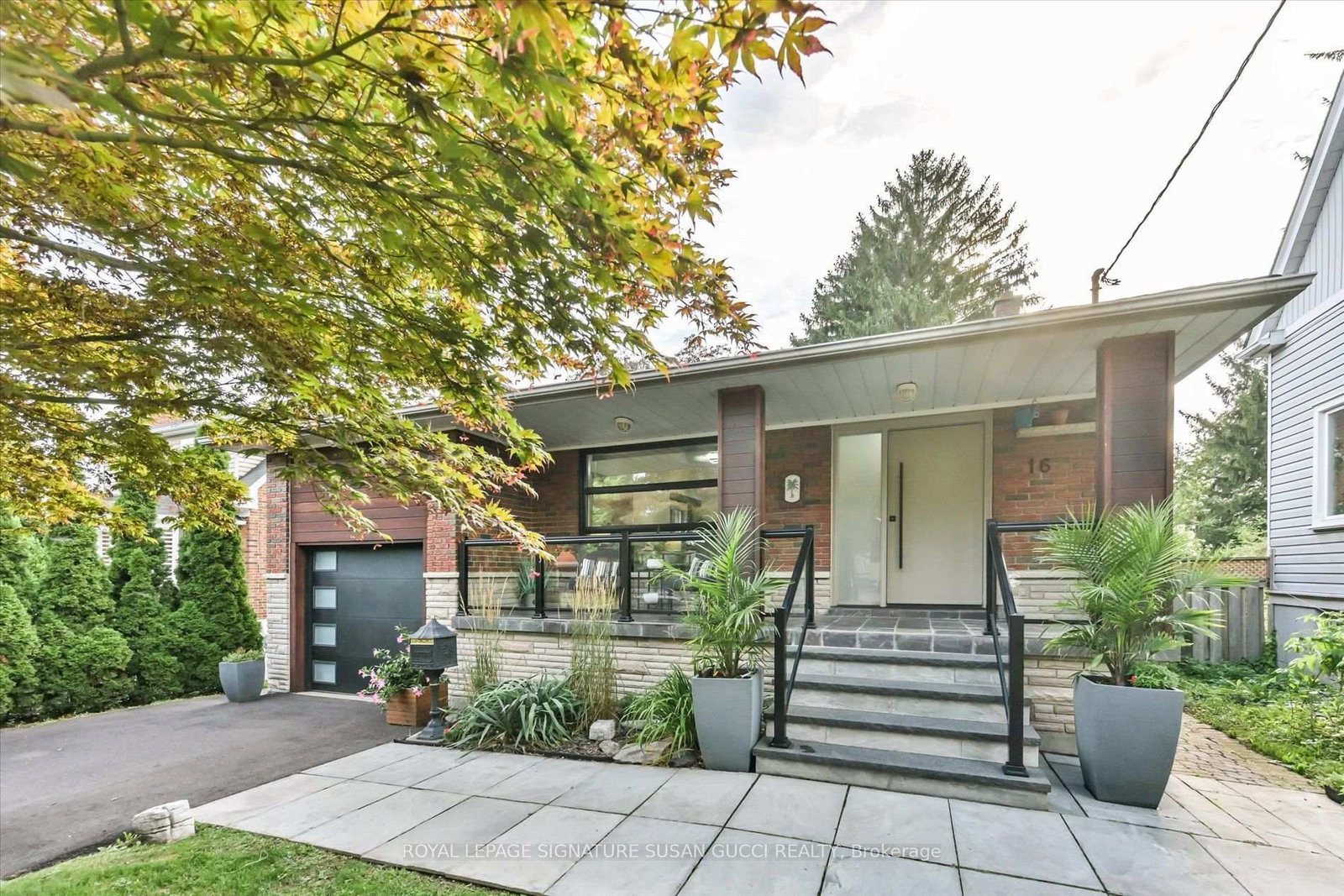 16 Squires Avenue • Toronto, ON photo 3