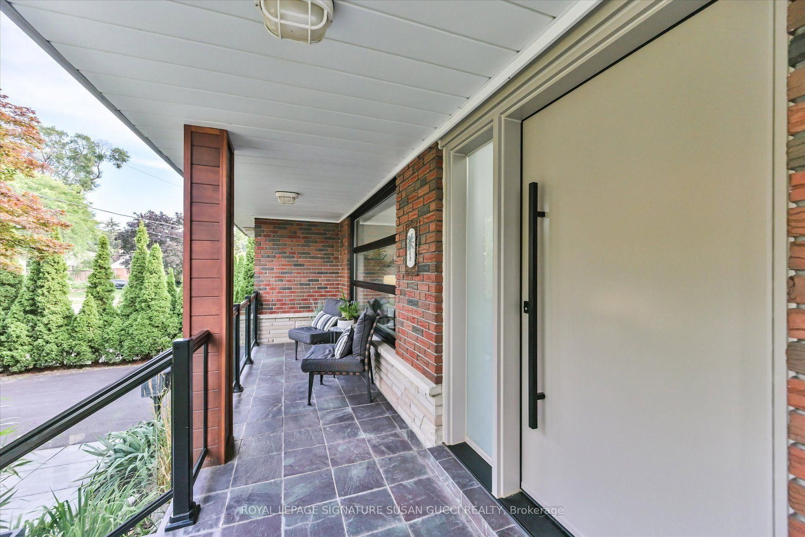 16 Squires Avenue • Toronto, ON photo 4
