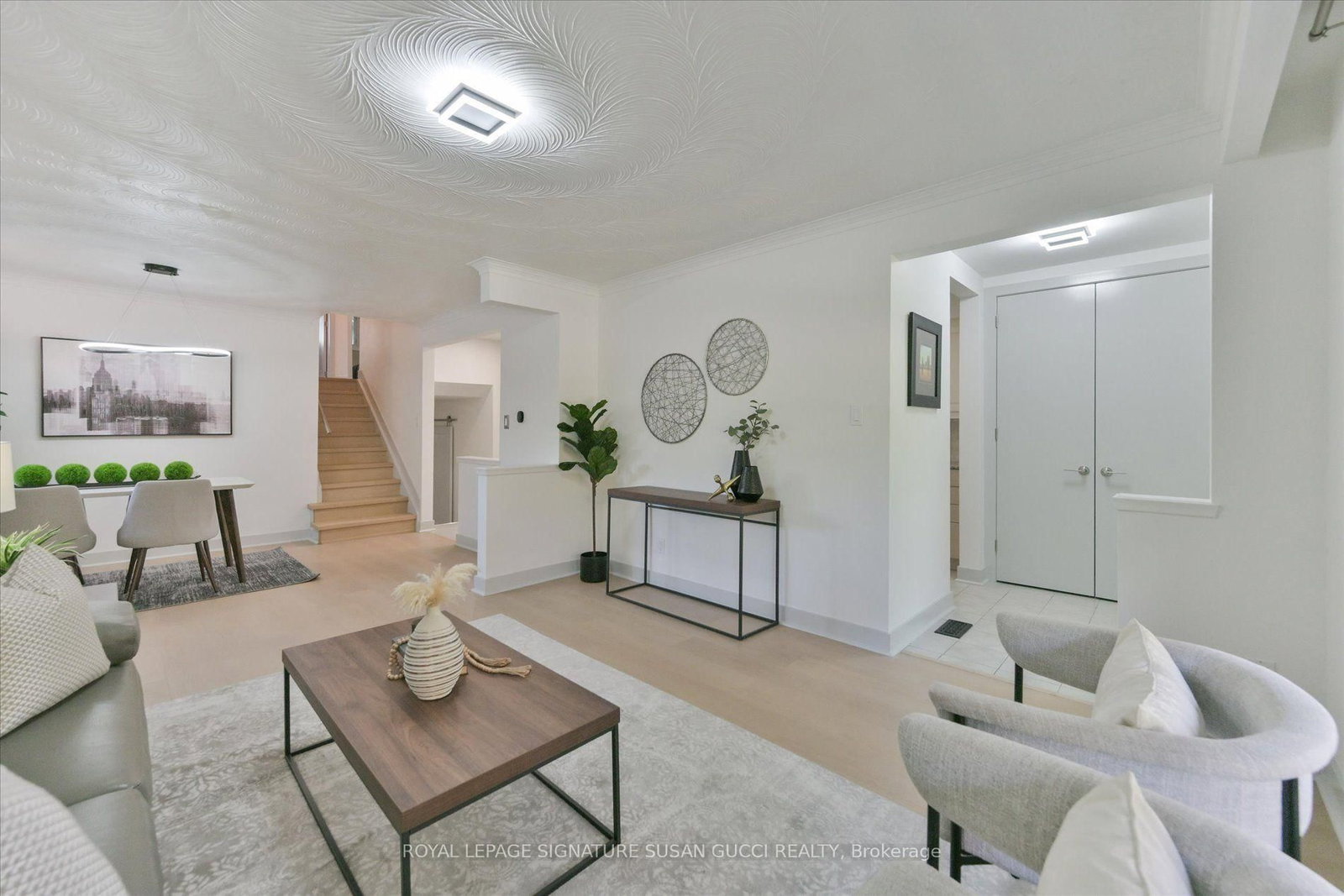 16 Squires Avenue • Toronto, ON photo 8