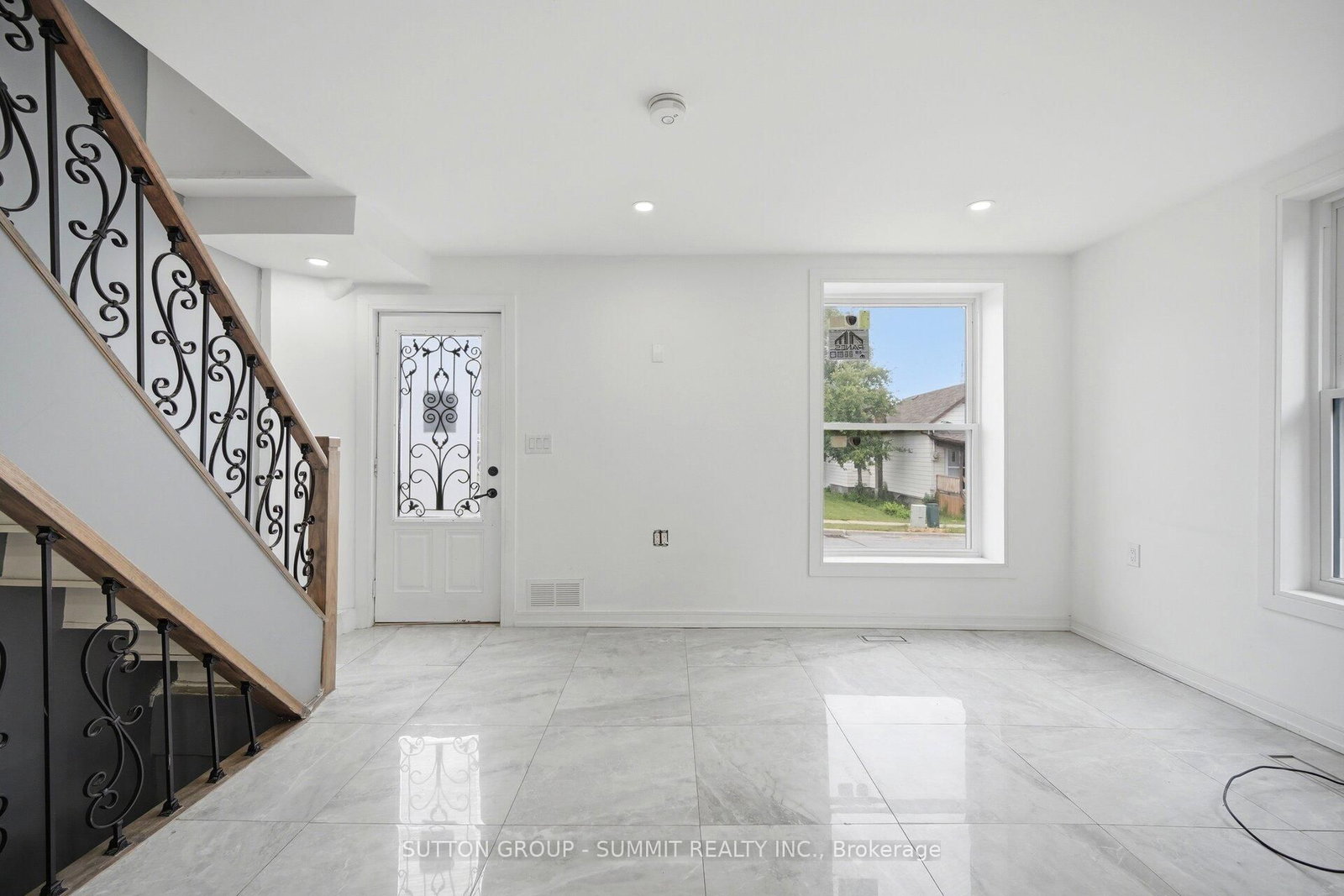 11 MAPLE Street • Oshawa, ON photo 6