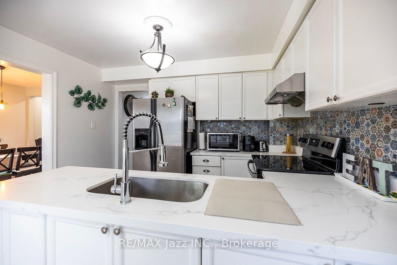 23 Meredith Court • Clarington, ON photo 12