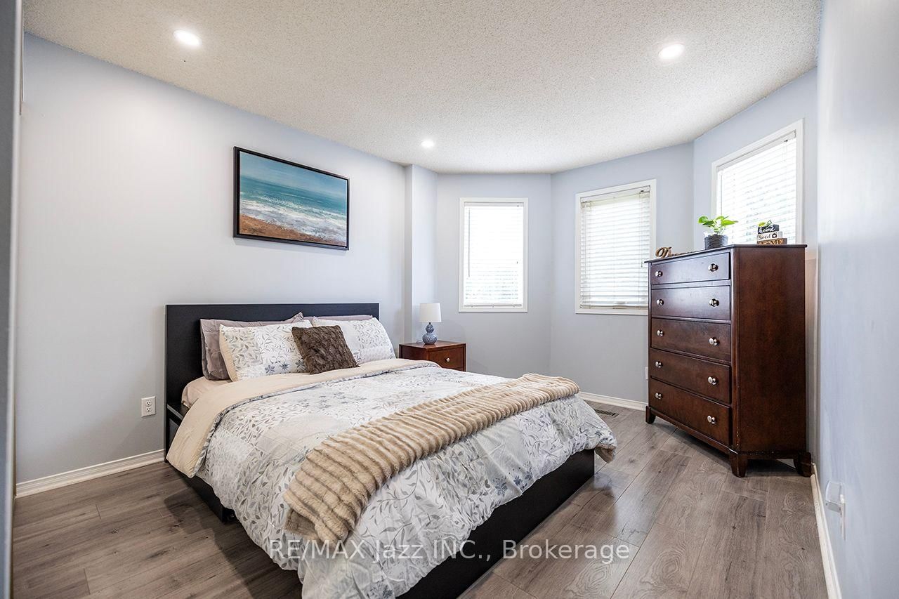 23 Meredith Court • Clarington, ON photo 18