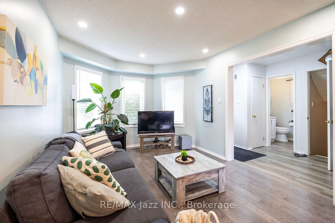 23 Meredith Court • Clarington, ON photo 6