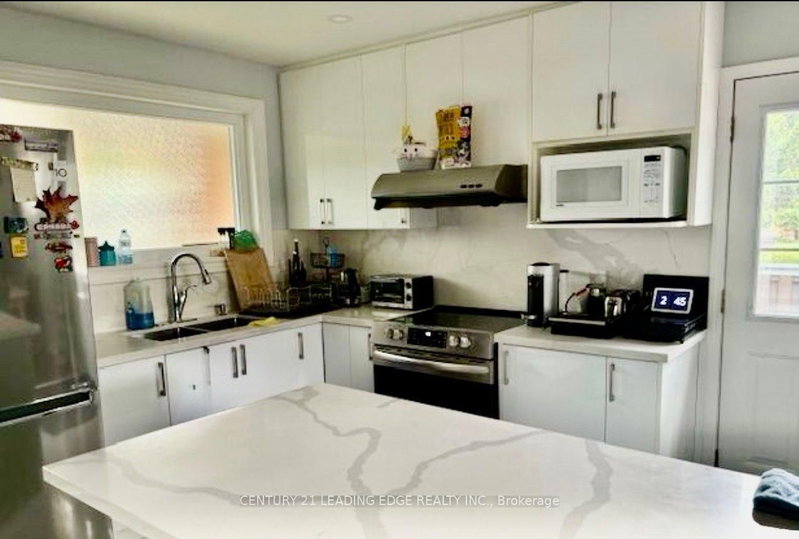 301 Rossland Road W