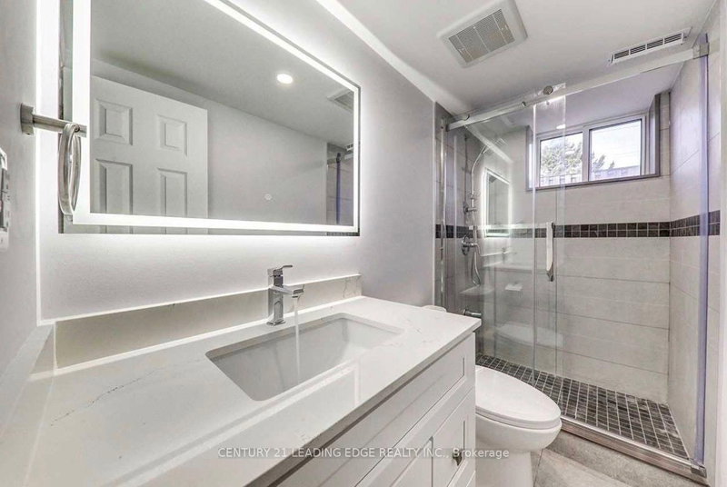 301 Rossland Road W