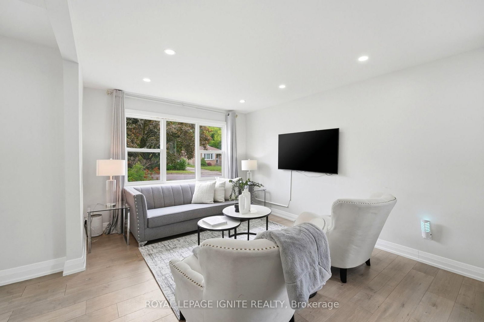 89 Darlingside Drive • Toronto, ON photo 7