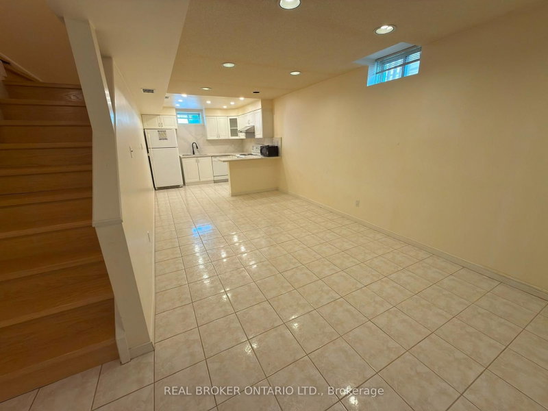 LOWER - 107 Dali Crescent