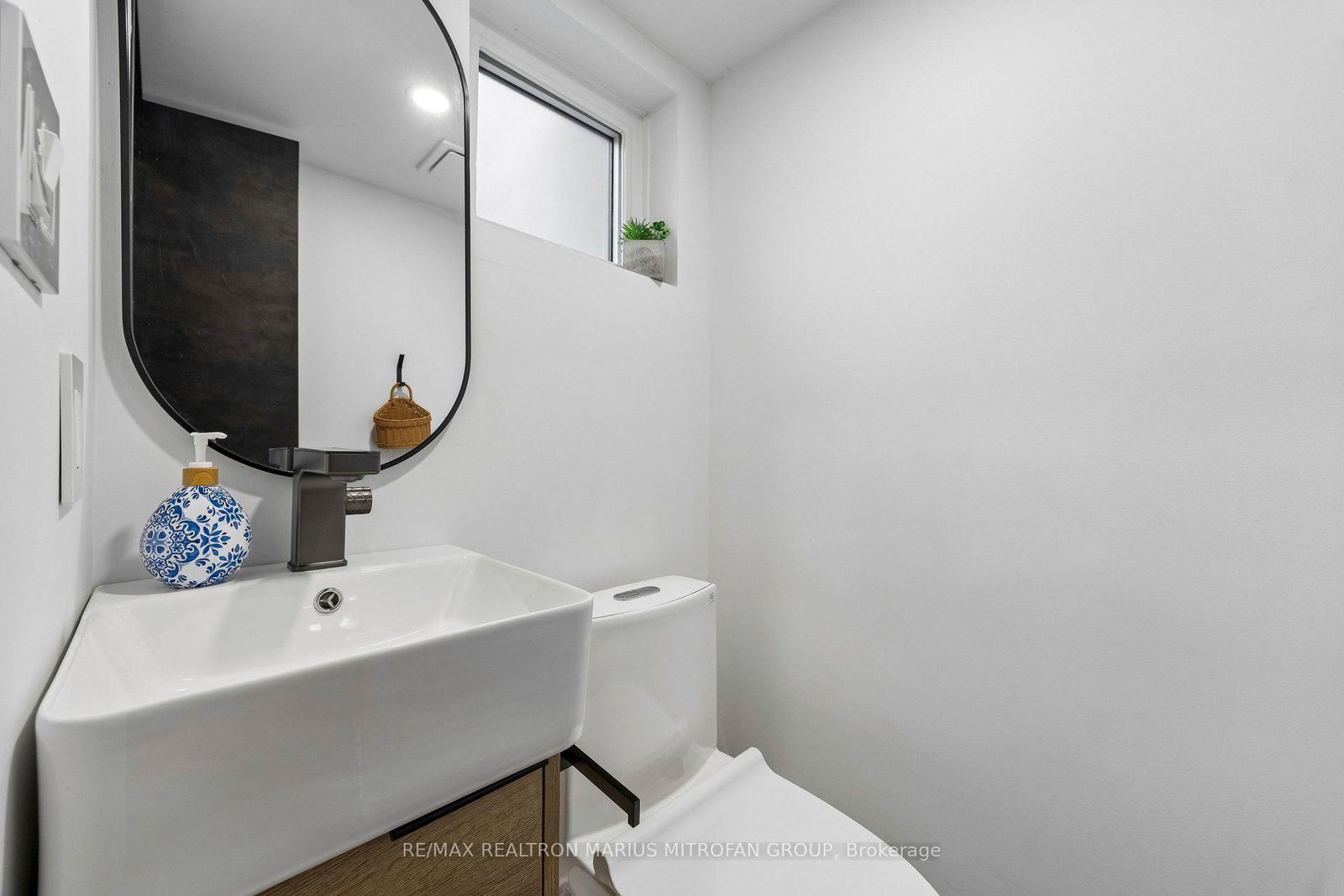 21 Toynbee Trail • Toronto, ON photo 16