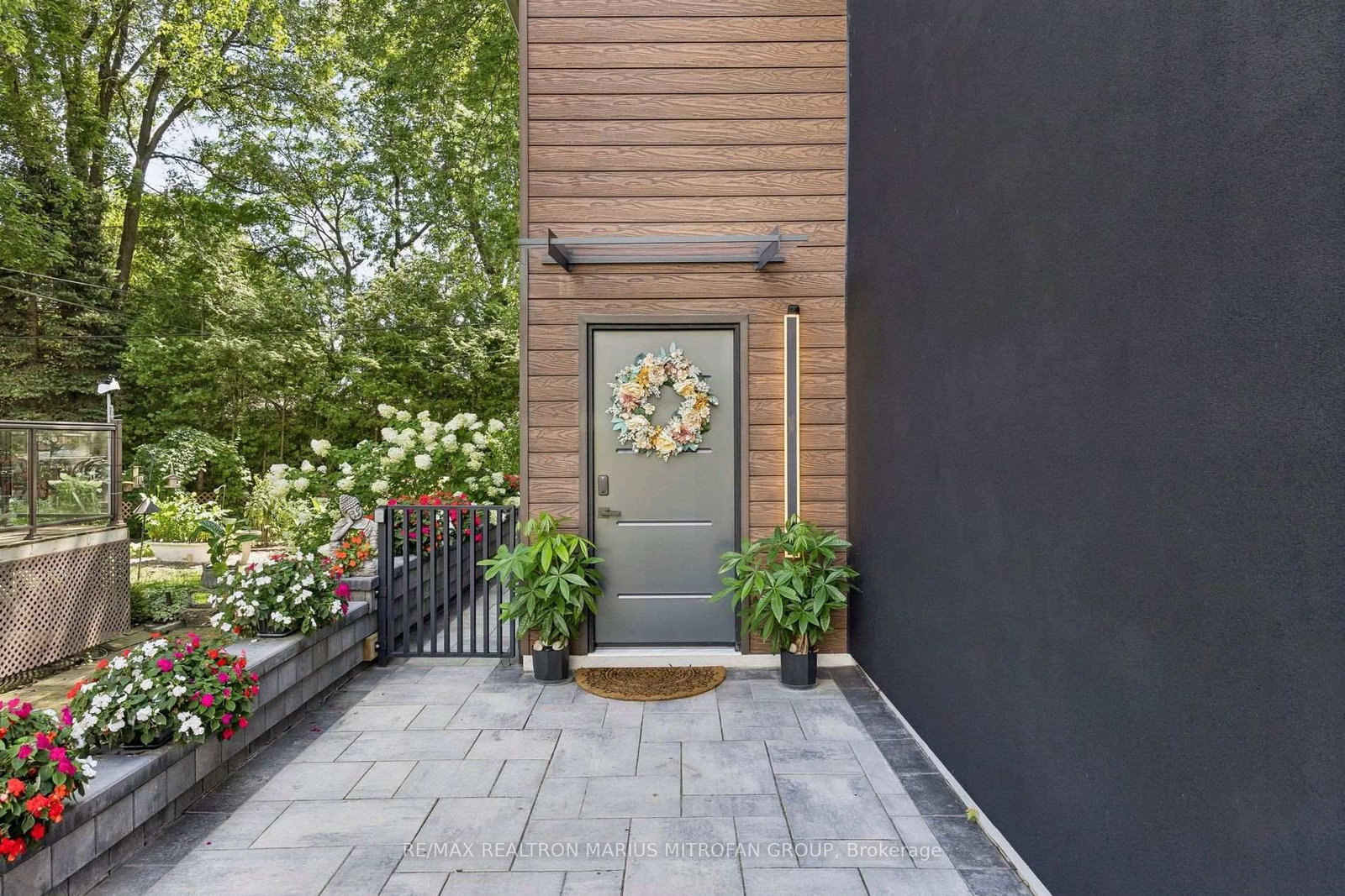 21 Toynbee Trail • Toronto, ON photo 32