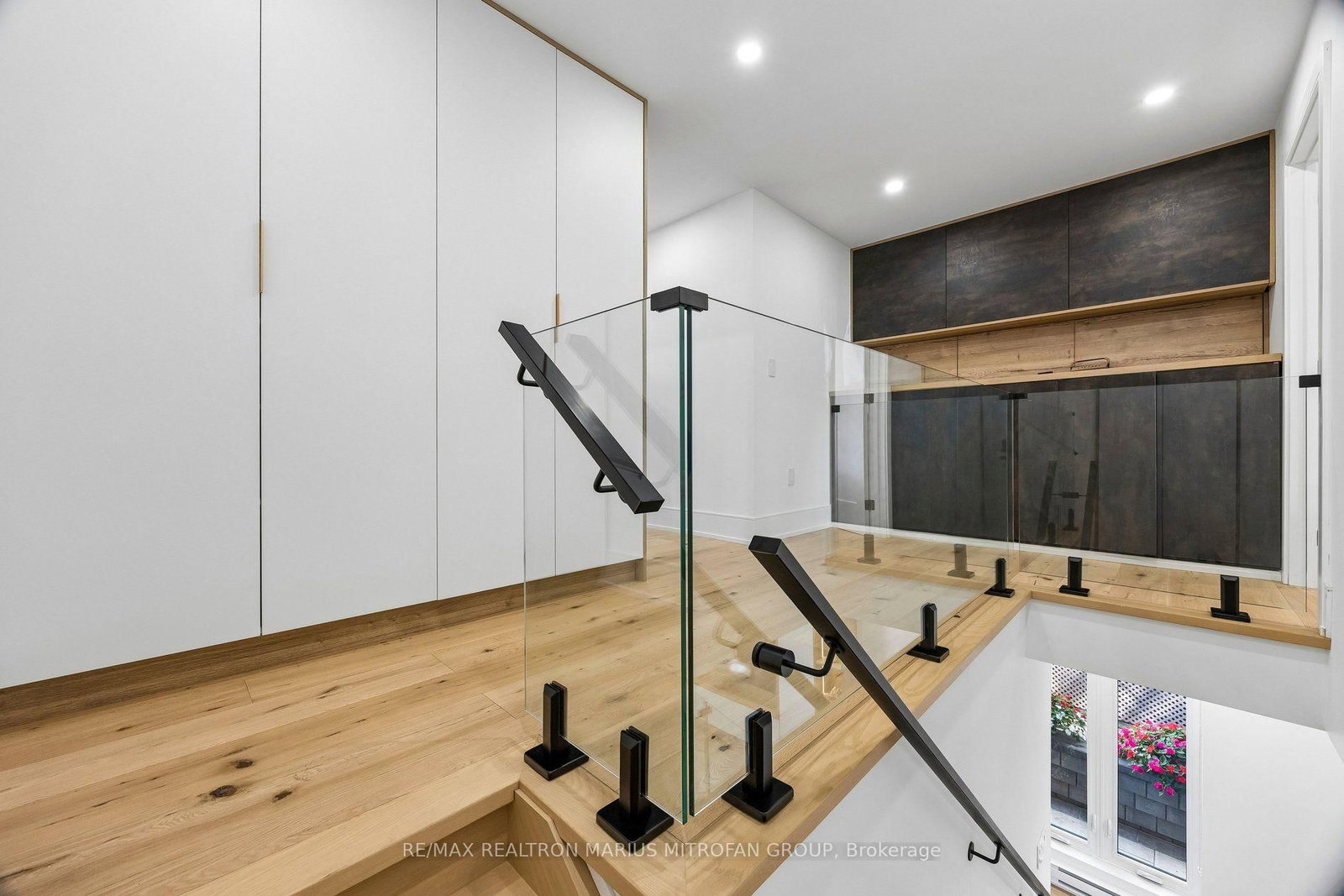 21 Toynbee Trail • Toronto, ON photo 8