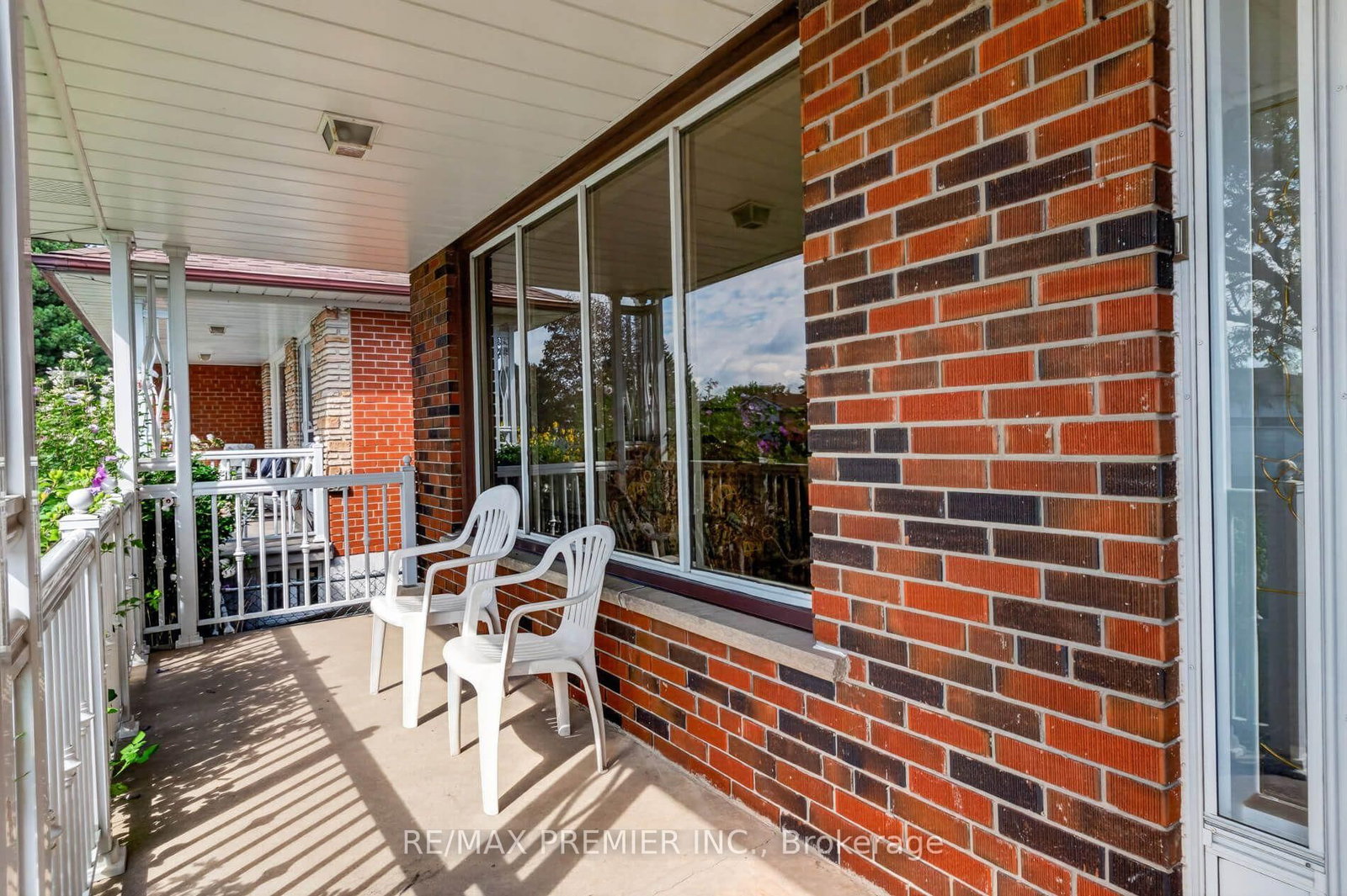 31 CORINTHIAN Boulevard • Toronto, ON photo 3