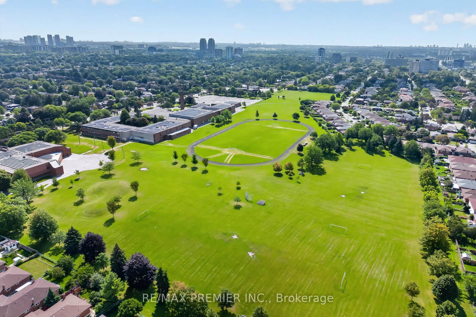 31 CORINTHIAN Boulevard • Toronto, ON photo 32