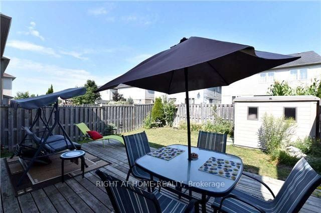 32 Donlevy Crescent