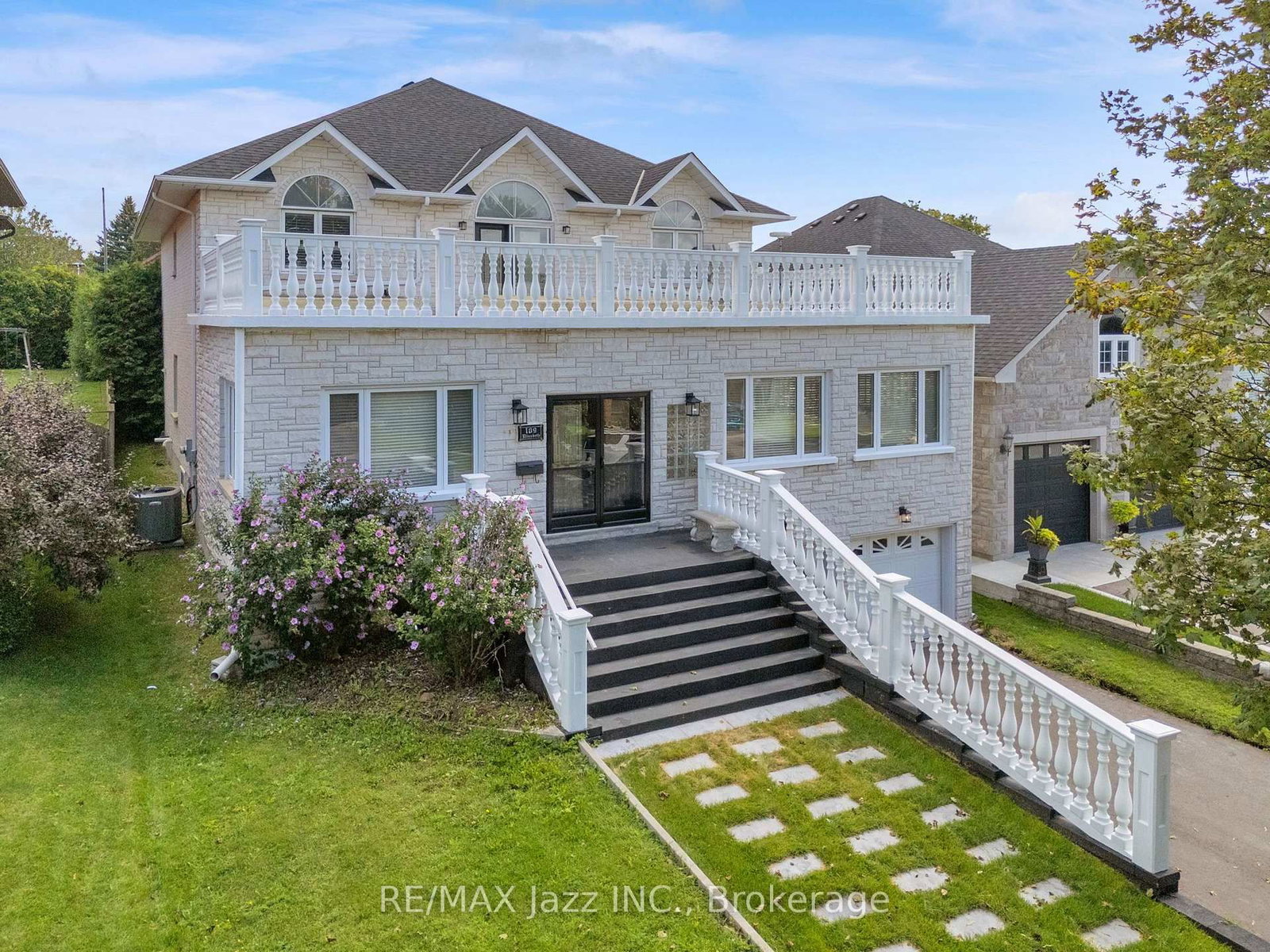 109 Elizabeth Street • Oshawa, ON photo 1