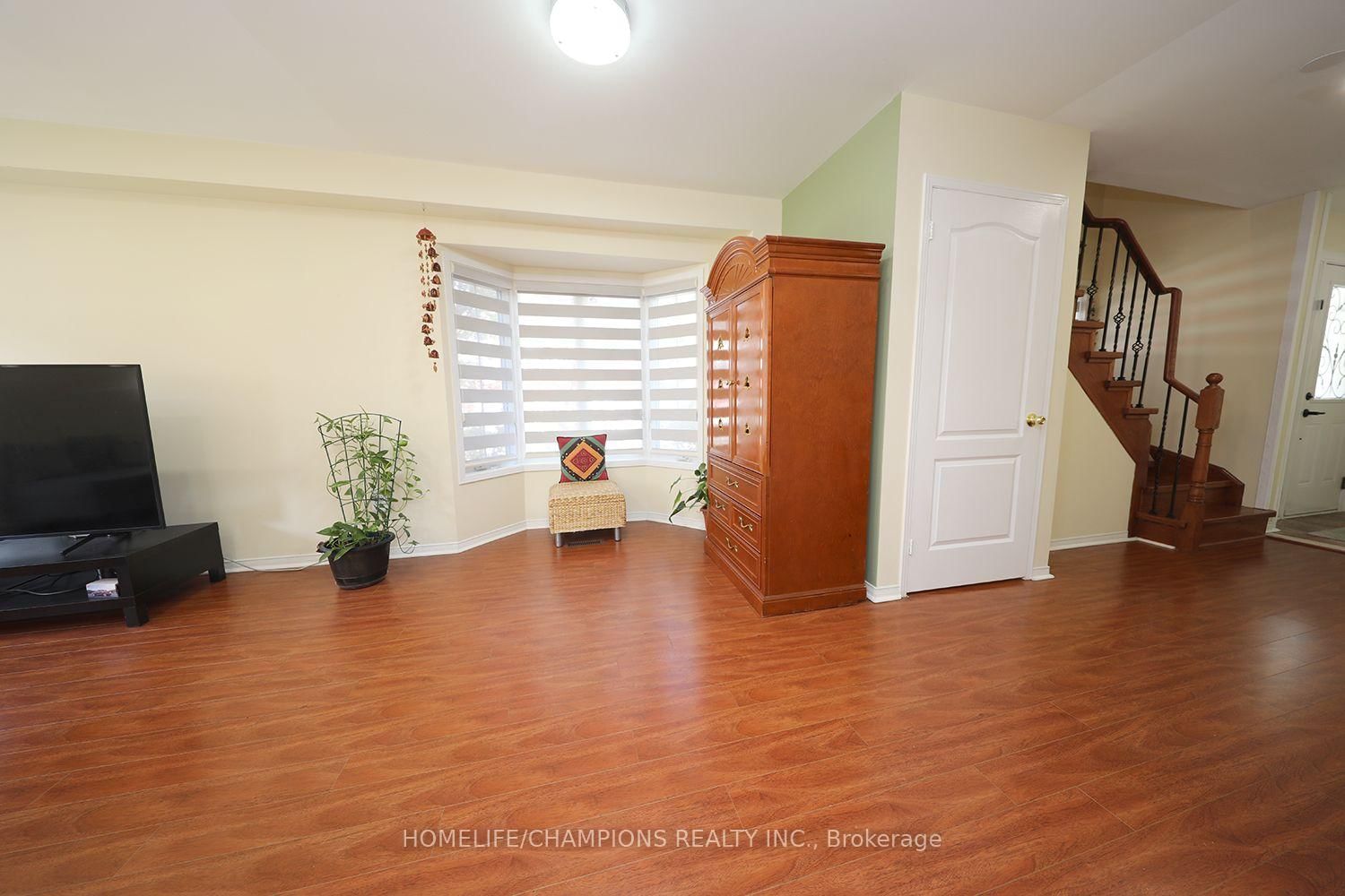 16 Echo Glen Road • Toronto, ON photo 10