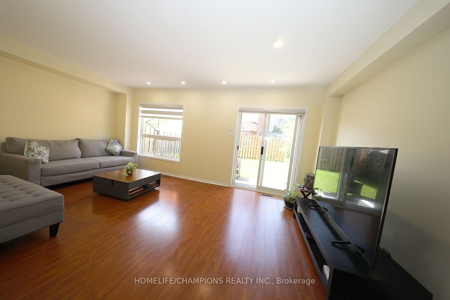 16 Echo Glen Road • Toronto, ON photo 12
