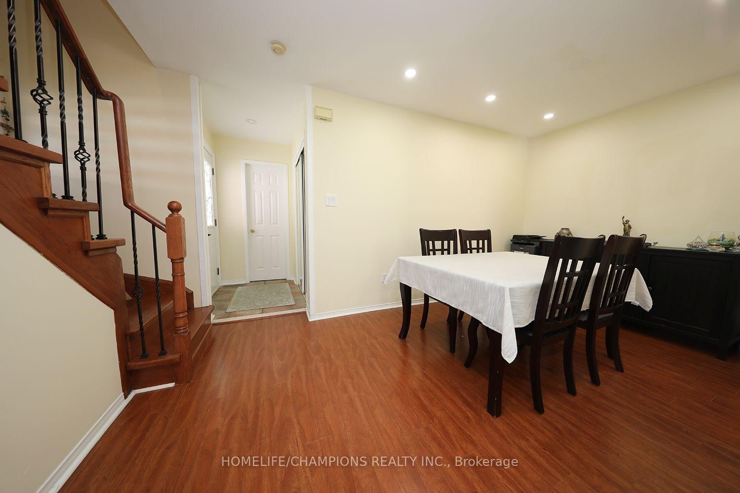 16 Echo Glen Road • Toronto, ON photo 4