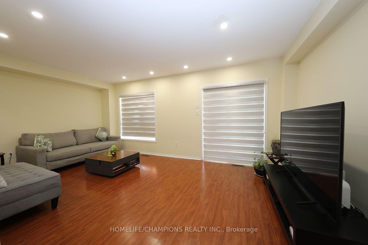 16 Echo Glen Road • Toronto, ON photo 5