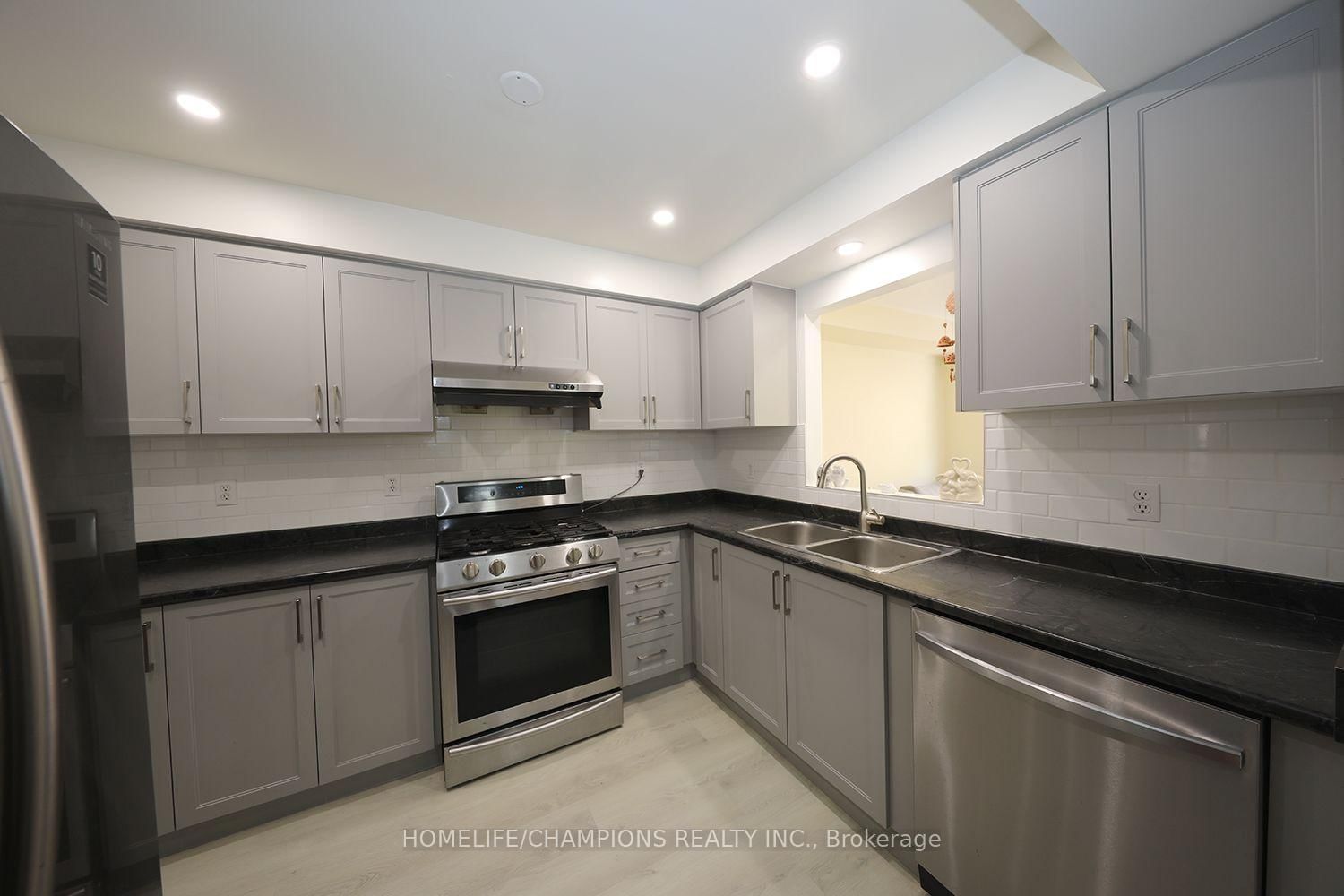 16 Echo Glen Road • Toronto, ON photo 8