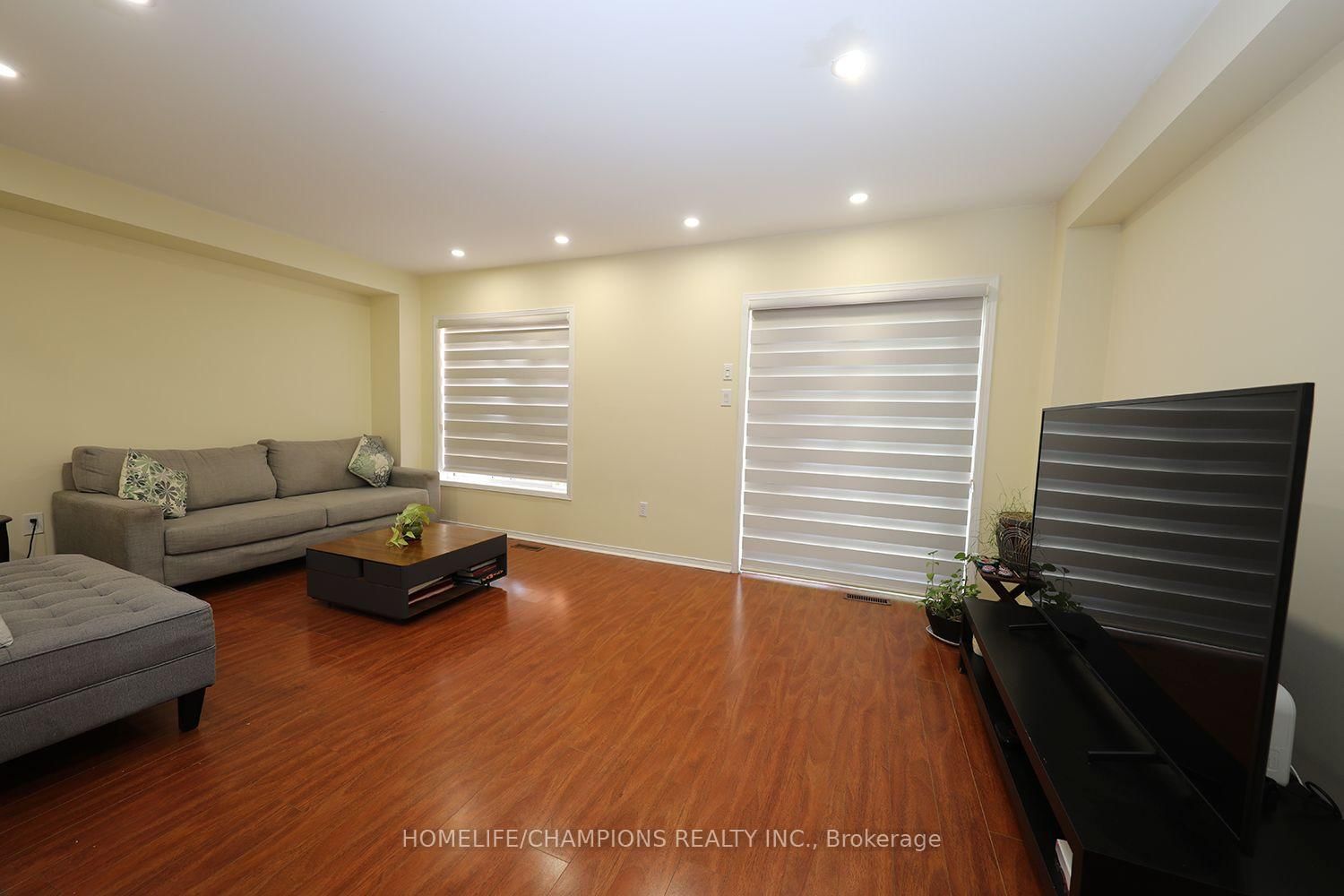 16 Echo Glen Road • Toronto, ON photo 9