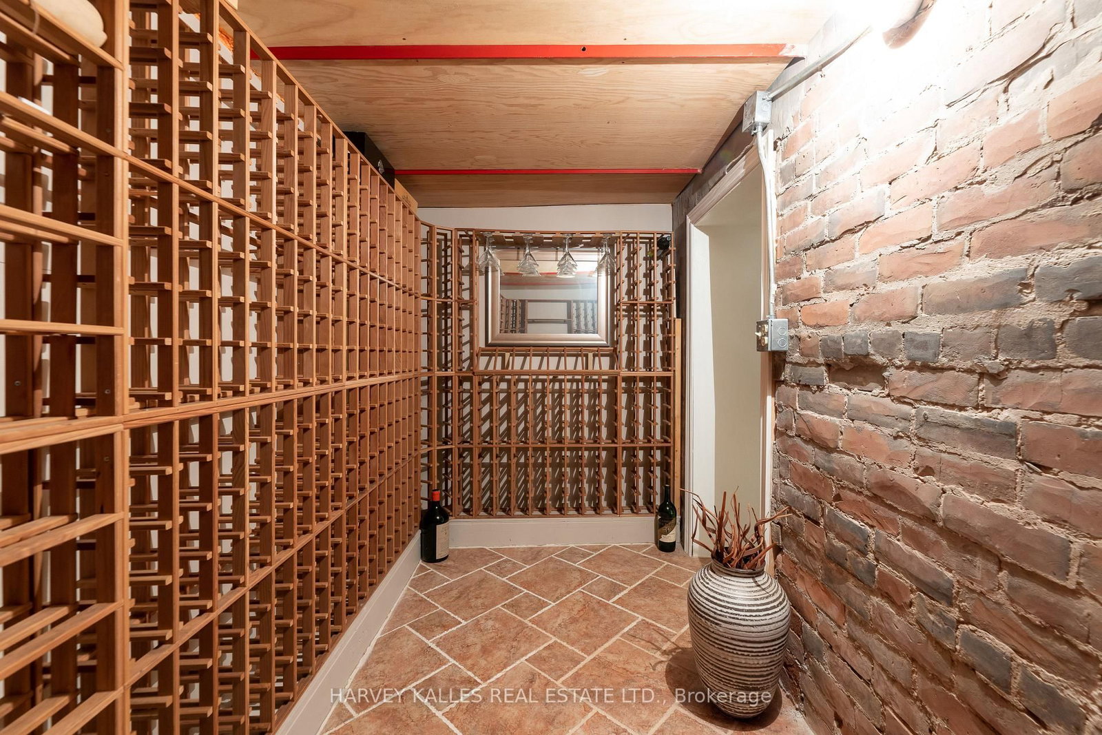 1107 Gerrard Street E • Toronto, ON photo 27