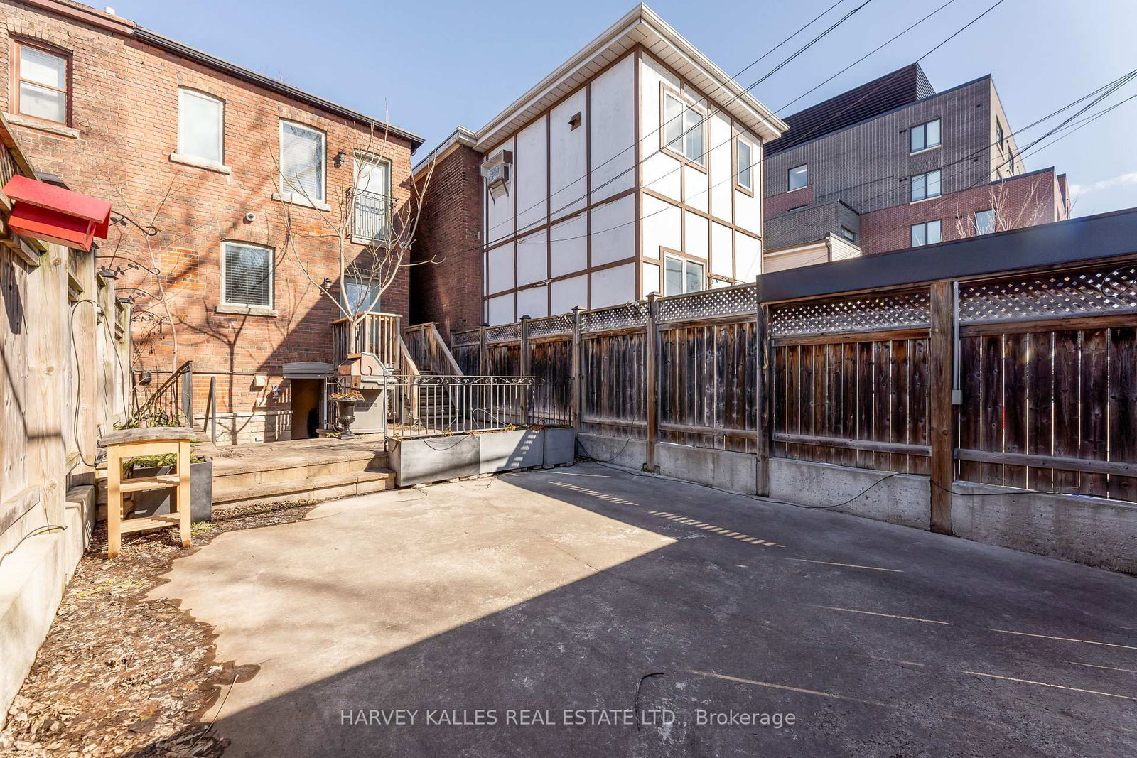 1107 Gerrard Street E • Toronto, ON photo 31