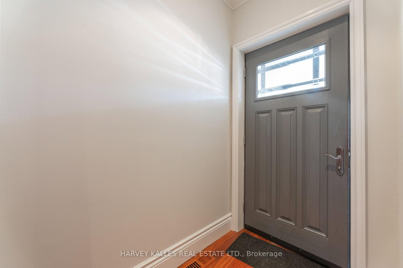 1107 Gerrard Street E • Toronto, ON photo 5