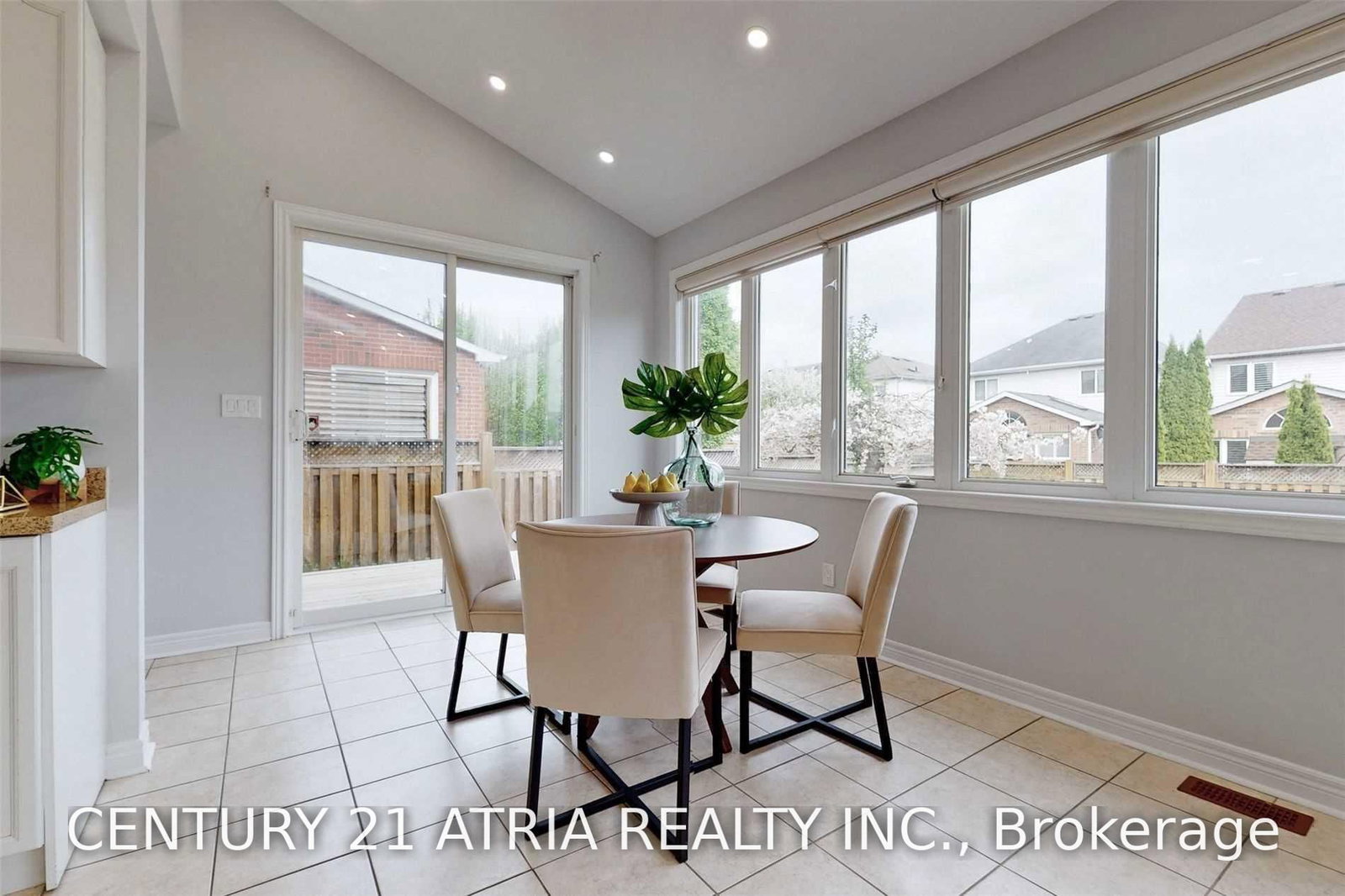 75 Medland Avenue • Whitby, ON photo 15